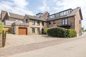 House for sale Schoolstraat 1 Sint Geertruid