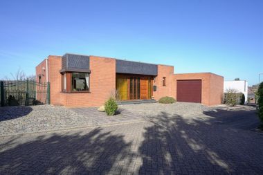 Aangeboden door Laan 20 Makelaars