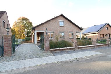 Aangeboden door Jemar & Co