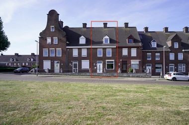 Aangeboden door Laan 20 Makelaars