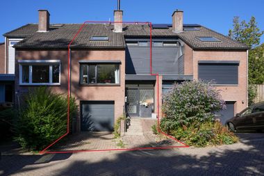 Offered by Laan 20 Makelaars
