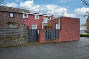 Offered by Laan 20 Makelaars