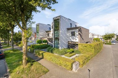 Aangeboden door Pro Housing Exclusive Real Estate