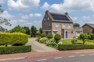 Offered by Aelmans Rentmeesters & Makelaarskantoor Voerendaal Offered by Aelmans Rentmeesters & Makelaarskantoor Voerendaal