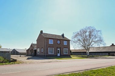 Offered by Aelmans Rentmeesters & Makelaarskantoor Baexem Offered by Aelmans Rentmeesters & Makelaarskantoor Baexem