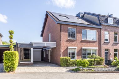 Aangeboden door Aelmans Woningmakelaars B.V.