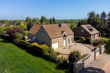 Aangeboden door Pro Housing Exclusive Real Estate