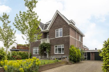 Aangeboden door Aelmans Woningmakelaars B.V.