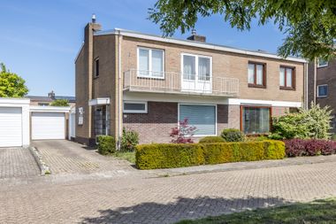 Aangeboden door Aelmans Woningmakelaars BV
