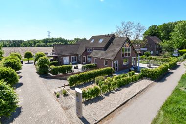 Offered by Aelmans Rentmeesters & Makelaarskantoor Panningen Offered by Aelmans Rentmeesters & Makelaarskantoor Panningen