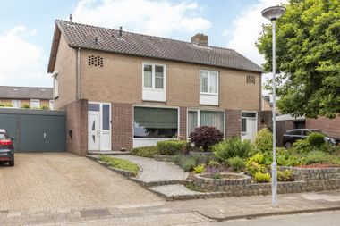 Aangeboden door Aelmans Woningmakelaars B.V.